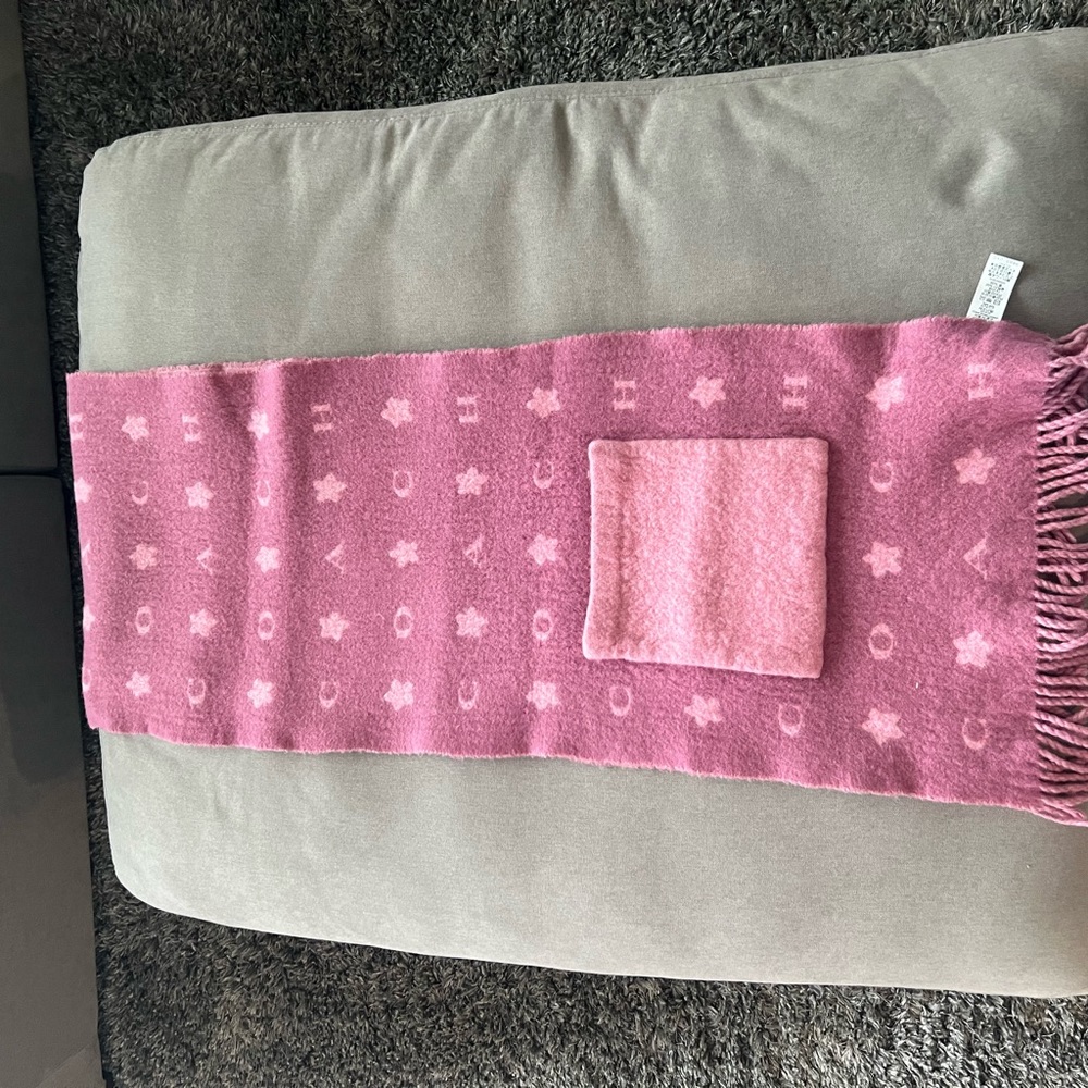 Coach wool scarf with pockets